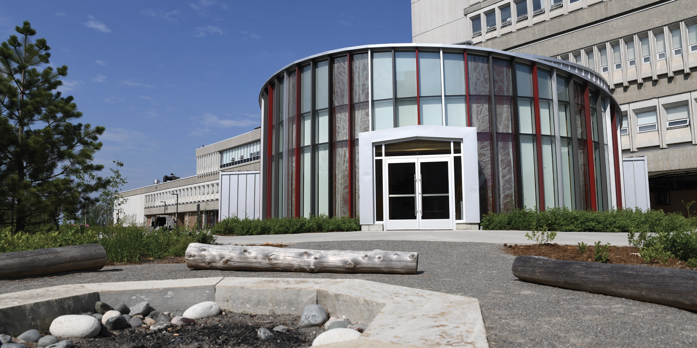 The entrance to the Indigenous Sharing and Learning Centre Round Room from outdoors.