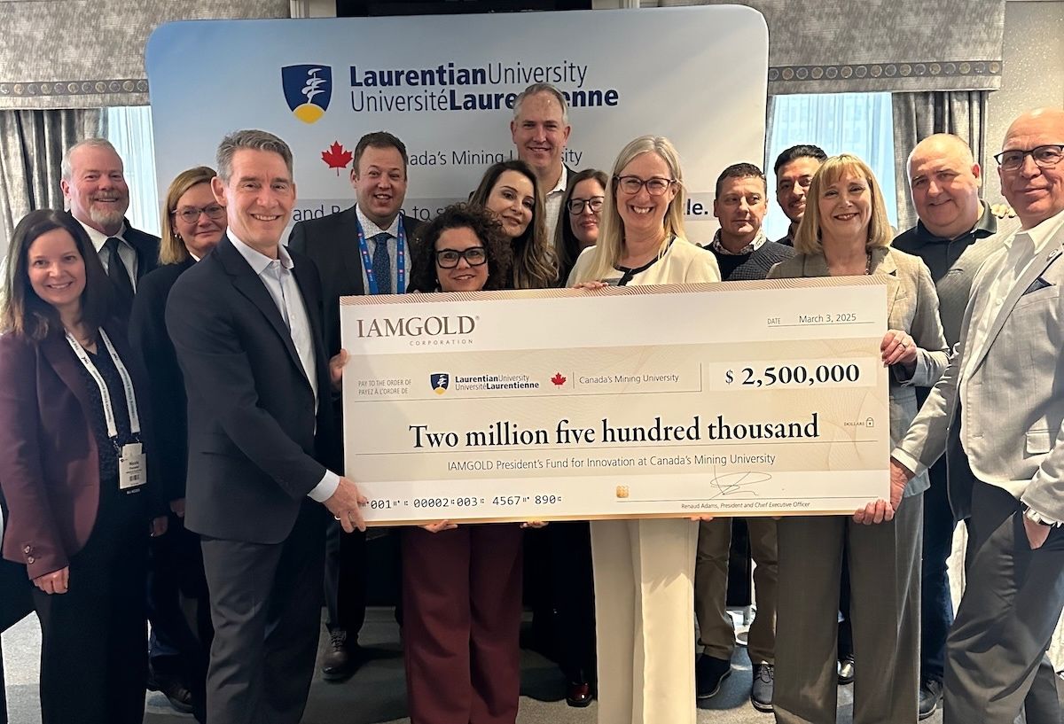 Group with cheque